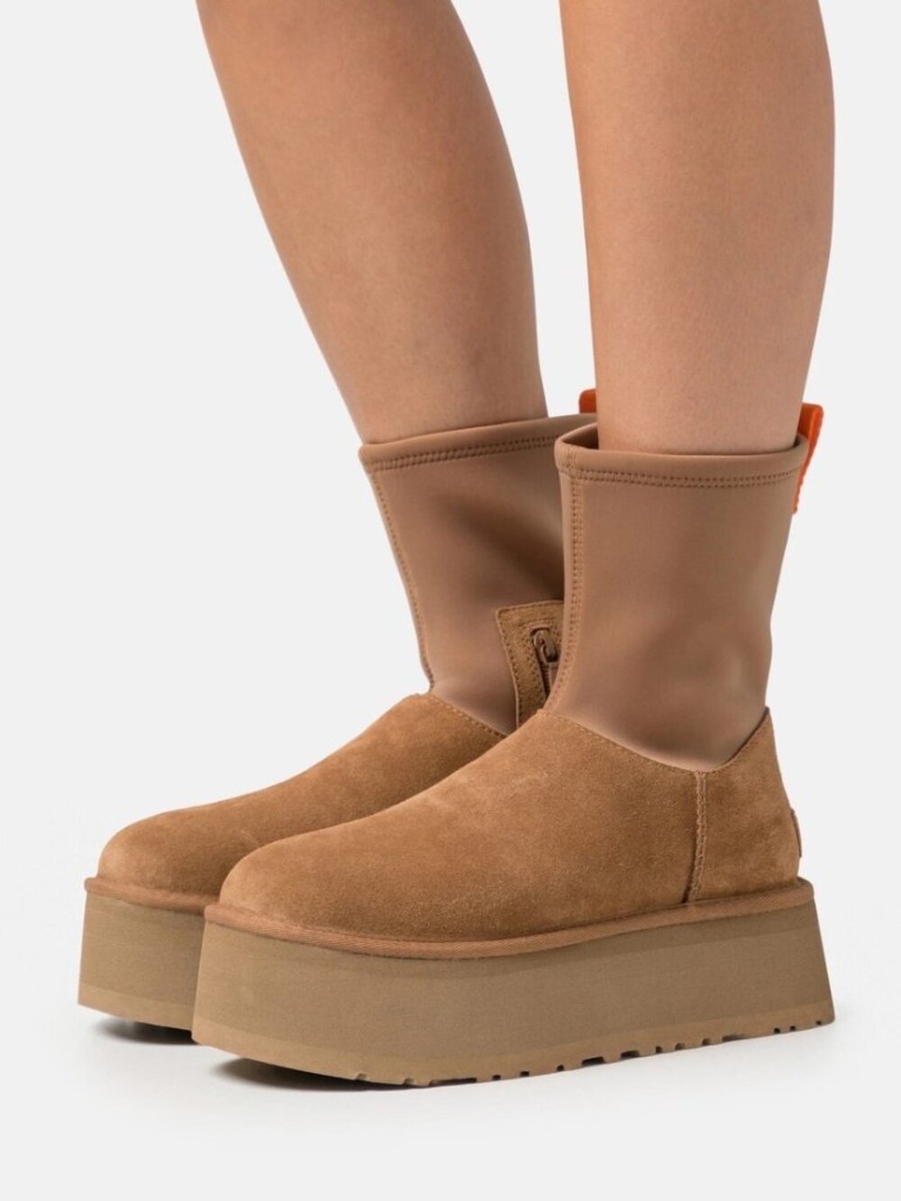 UGG Classic Dipper Platform Boots - Chestnut Suede - Women’s Size 9